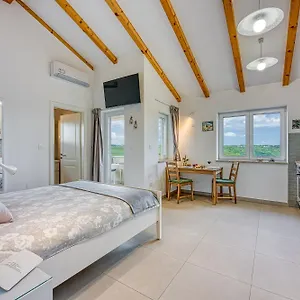 Lovor - Enjoy Springtime In Nature & Explore Istria Tinjan